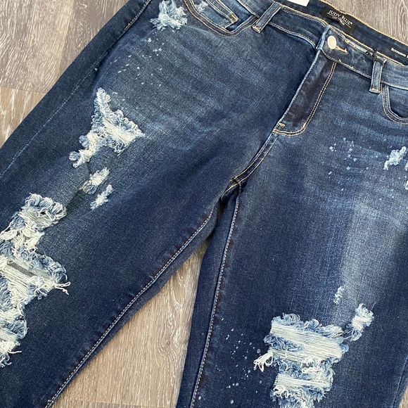 Judy Blue Distressed Bleach Splatter Boyfriend Jeans - Picture 6 of 9